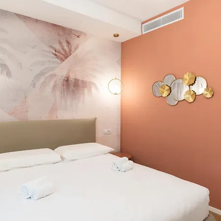 Отель Maison Rasella Palace Рим