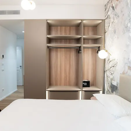 Отель Maison Rasella Palace Рим