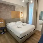 Maison Rasella 호텔 *